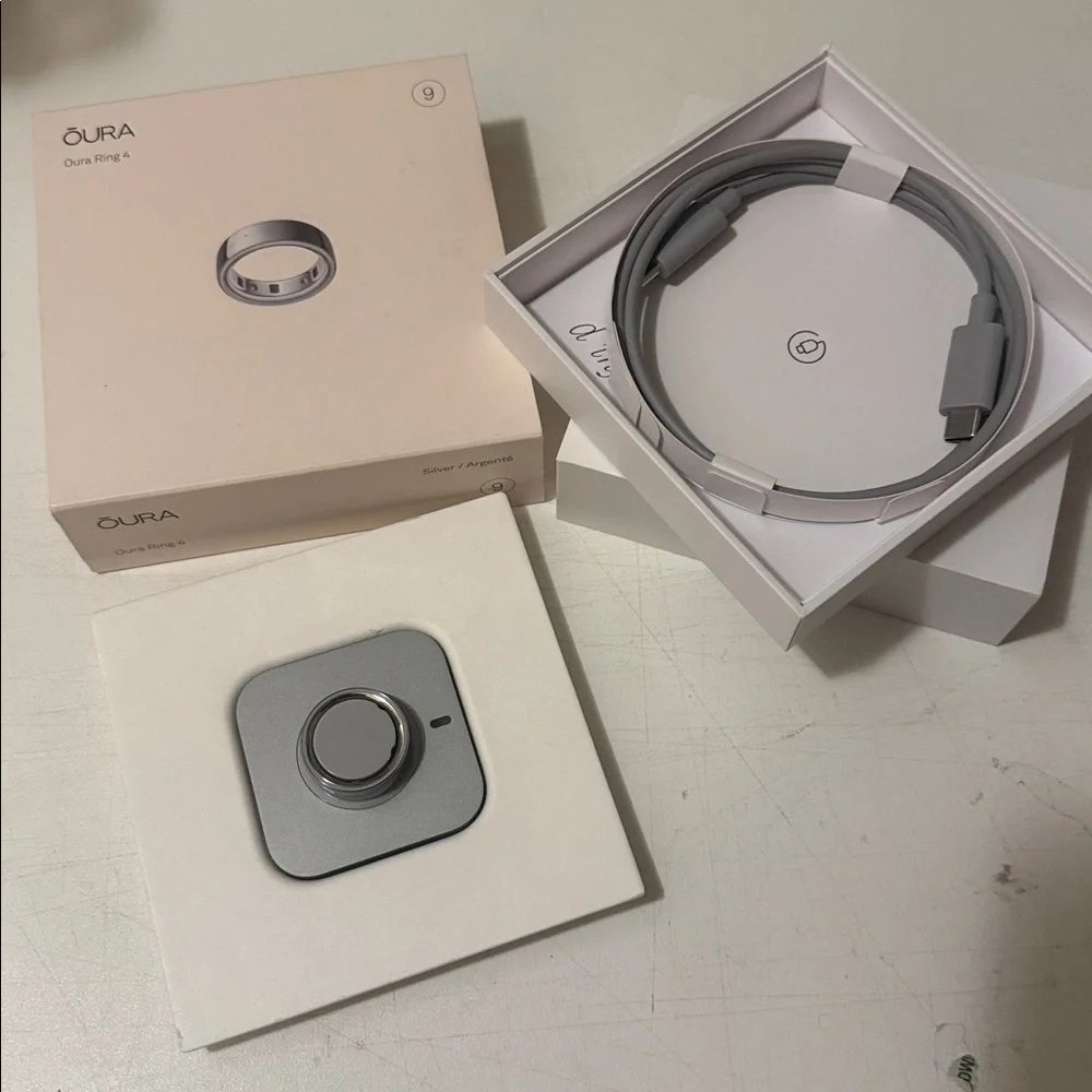 Oura Ring 4 in Silver, sizes 9 new in the box - Picture 2 of 9